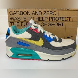 5Y  Unisex  NIKE AIR MAX 90 GREY MULTICOLOR RUNNING SNEAKERS DN4415-001o